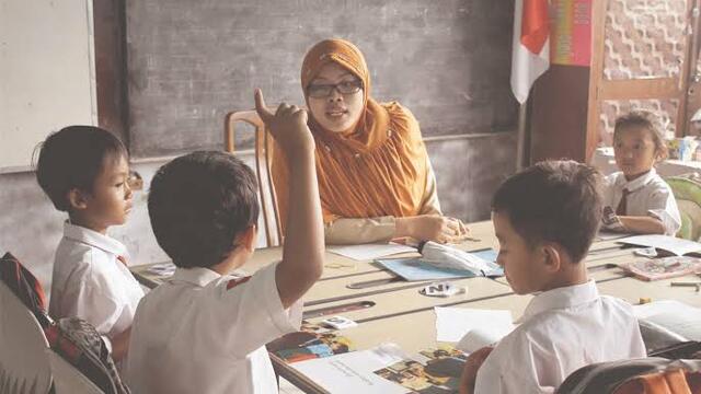 Tantangan Pendidikan Karakter dalam Mengatasi Krisis Moral di Masyarakat